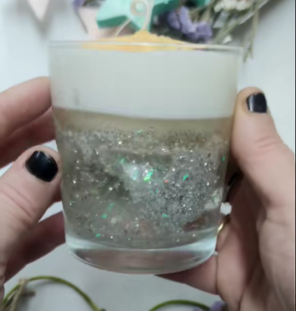 Χειροποίητο κερί με glitter σε μορφή χιονόμπαλας από gel και σόγια με άρωμα μήλο-κανέλα