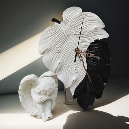 Μοντέρνο διακοσμητικό αντικείμενο από λευκή και μαύρη σκόνη πορσελάνης – Χύτευση με προϊόντα από το xeirokamoto.gr