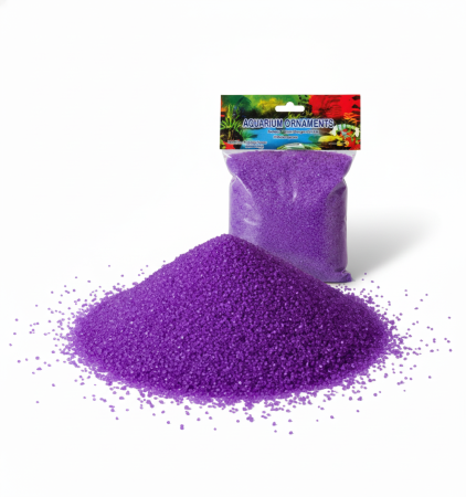 Στοίβα από Μωβ  διακοσμητική χρωματιστή άμμο σε λευκό φόντο