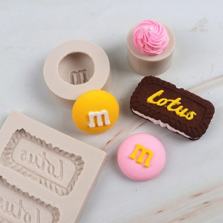 Καλούπι σιλικόνης M&Ms 3.4x1.8cm για πηλό, σκόνη πορσελάνης, ρητίνη, σαπούνι και Wax Melts.