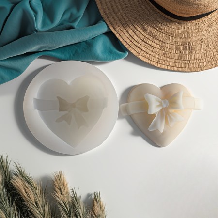 Καλούπι σιλικόνης καρδούλα με κορδέλα 5.6x5.6x3.8cm για πηλό, σκόνη πορσελάνης, ρητίνη, σαπούνι και Wax Melts.