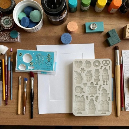 Καλούπι σιλικόνης Stamperia Candy Christmas Cakes για πάστες μοντελισμού, σκόνη πορσελάνης, ρητίνη, Wax Melts και DIY χειροτεχνίες.