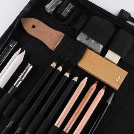 Σετ Σχεδίου 42 τεμαχίων σε Κασετίνα