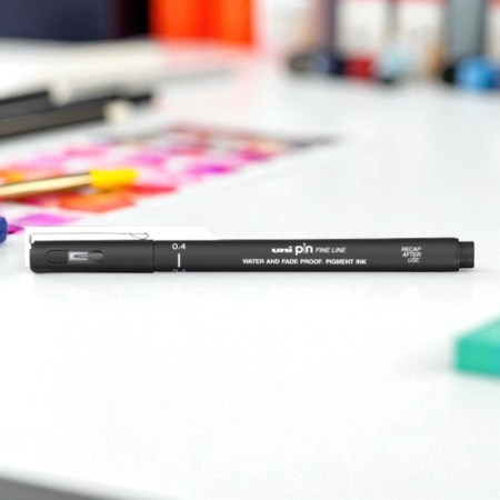 Ανεξίτηλος μαρκαδόρος Pin 0.4mm μαύρο για λεπτή γραφή, σκίτσο και τεχνικό σχέδιο.