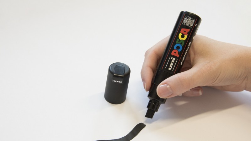 Μαρκαδόρος για όλες τις επιφάνειες Uni Paint POSCA 8mm - Μαύρο