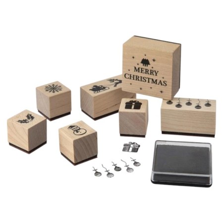 Σετ με 7 ξύλινες χριστουγεννιάτικες σφραγίδες και ένα μαύρο ταμπόν με μελάνι, σε ξύλινη επιφάνεια.